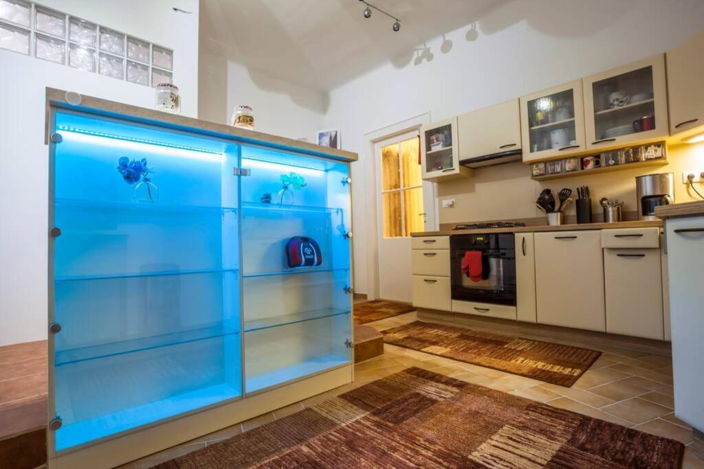 Luxury Air-Conditioned Family Apartment Spitalska Old Town Pozsony Kültér fotó