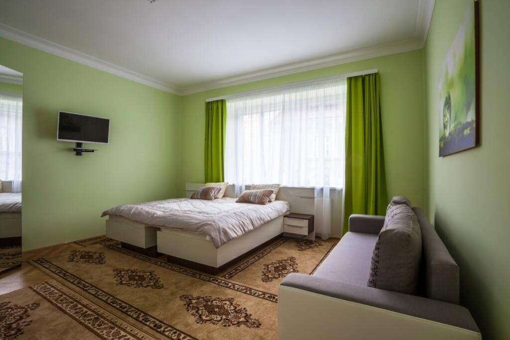 Luxury Air-Conditioned Family Apartment Spitalska Old Town Pozsony Kültér fotó