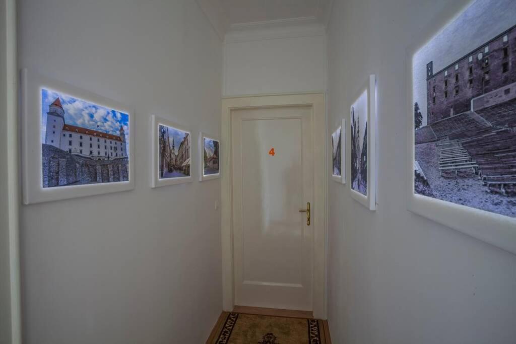 Luxury Air-Conditioned Family Apartment Spitalska Old Town Pozsony Kültér fotó