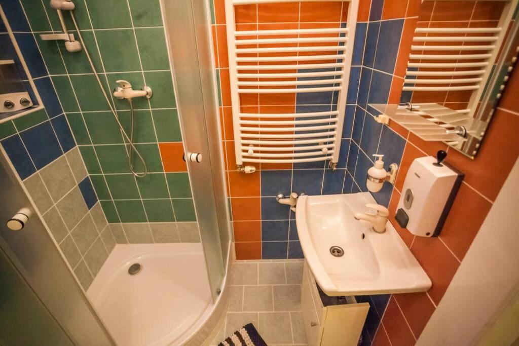 Luxury Air-Conditioned Family Apartment Spitalska Old Town Pozsony Kültér fotó